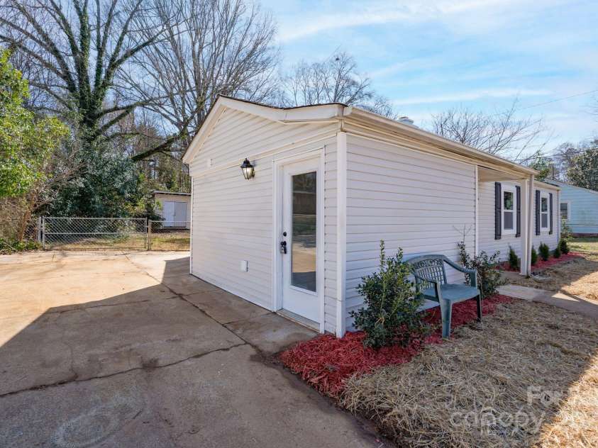 910 Mcdow Drive, Rock Hill, SC 29732.  MLS# CAR4225731, YatesRealty ID 15309. 