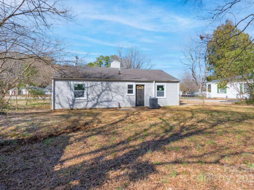 910 Mcdow Drive, Rock Hill, SC 29732.  MLS# CAR4225731, YatesRealty ID 15309. 