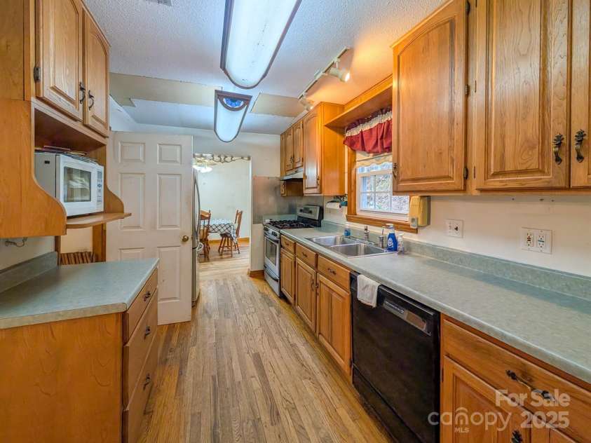 77 Griffith Branch Road, Green Mountain, NC 28740.  MLS# CAR4328405, YatesRealty ID 1531. 