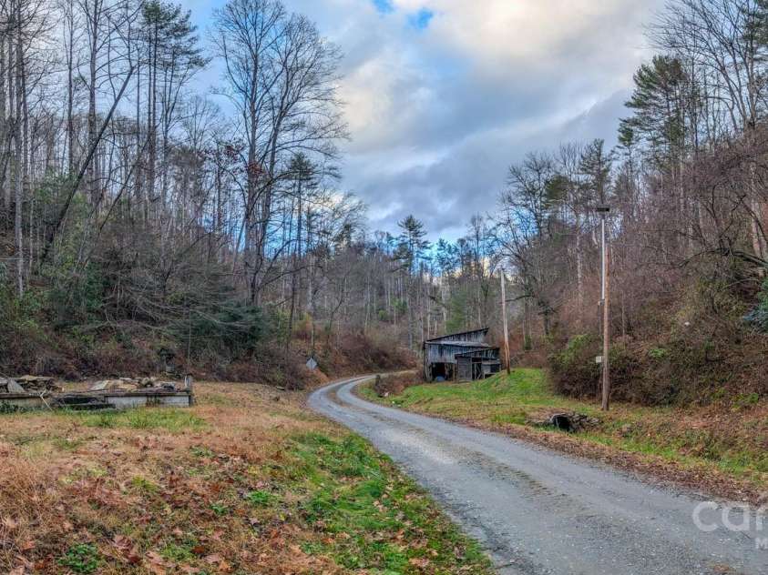 77 Griffith Branch Road, Green Mountain, NC 28740.  MLS# CAR4328405, YatesRealty ID 1531. 