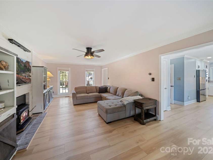 810 Woodmoore Lane, Kannapolis, NC 28081.  MLS# CAR4190520, YatesRealty ID 1531. 