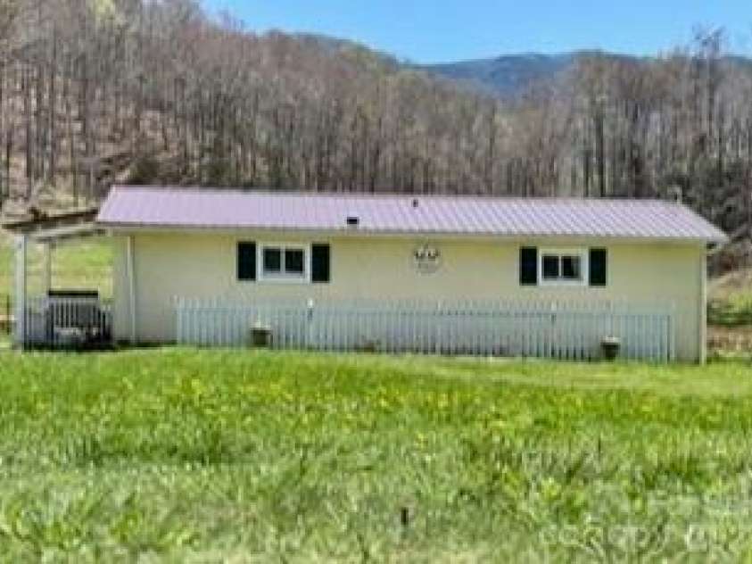 1638 Hughes Gap Road, Bakersville, NC 28705.  MLS# CAR4366317, YatesRealty ID 15310. 
