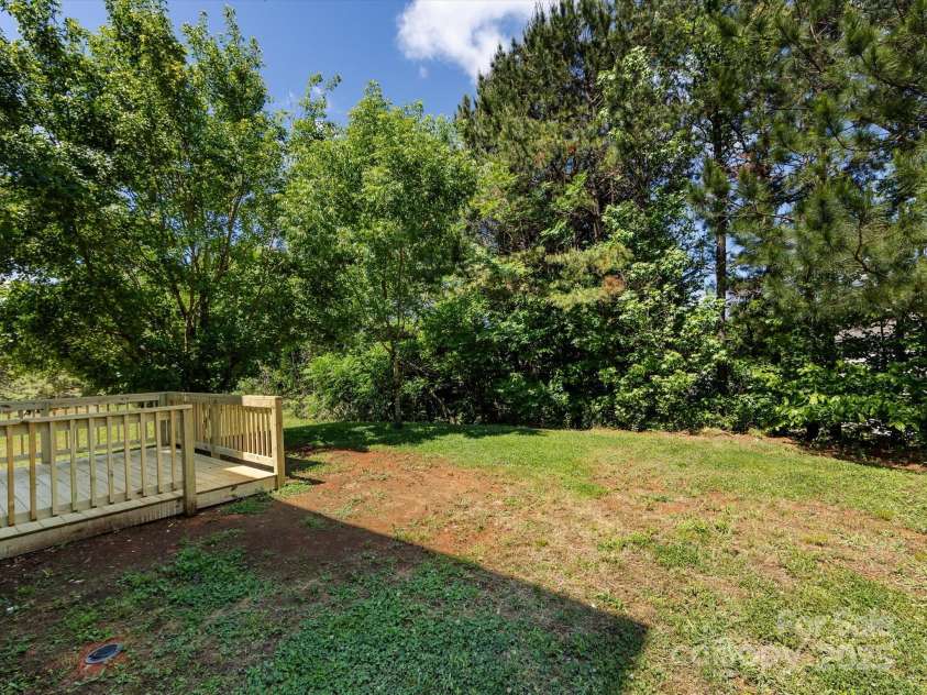 521 Ellingsworth Lane, Charlotte, NC 28214.  MLS# CAR4252479, YatesRealty ID 15310. Back yard