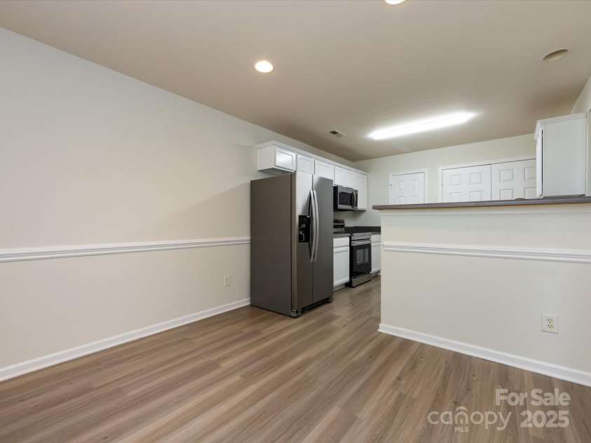 521 Ellingsworth Lane, Charlotte, NC 28214.  MLS# CAR4252479, YatesRealty ID 15310. Dining area