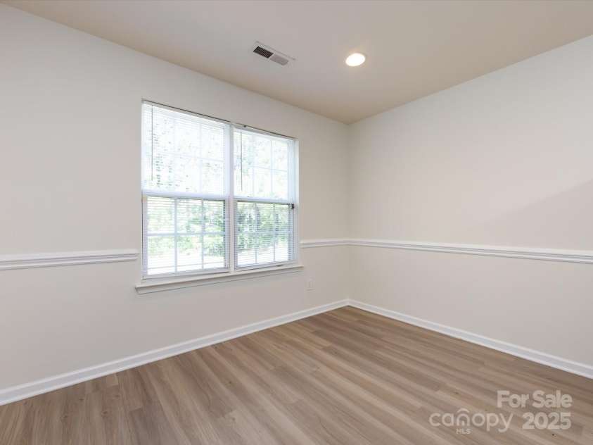 521 Ellingsworth Lane, Charlotte, NC 28214.  MLS# CAR4252479, YatesRealty ID 15310. Dining area