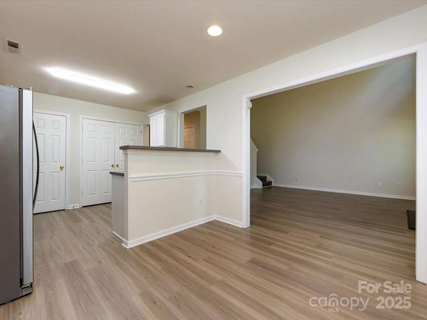 521 Ellingsworth Lane, Charlotte, NC 28214.  MLS# CAR4252479, YatesRealty ID 15310. Dining area