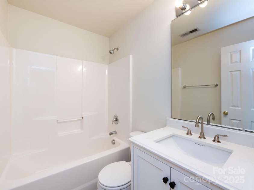 521 Ellingsworth Lane, Charlotte, NC 28214.  MLS# CAR4252479, YatesRealty ID 15310. Full bath #3 on 2nd floor