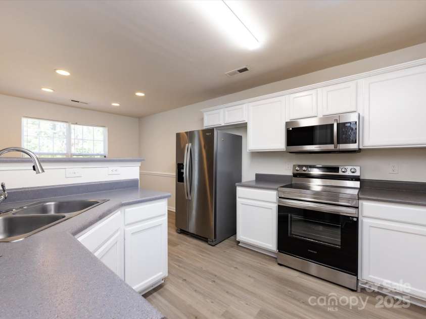 521 Ellingsworth Lane, Charlotte, NC 28214.  MLS# CAR4252479, YatesRealty ID 15310. Kitchen with new appliances