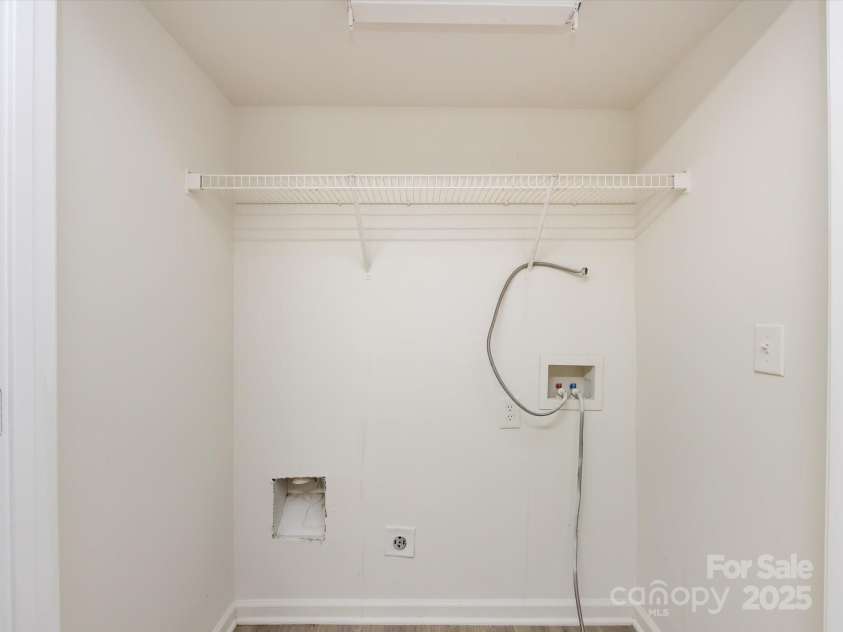 521 Ellingsworth Lane, Charlotte, NC 28214.  MLS# CAR4252479, YatesRealty ID 15310. Laundry