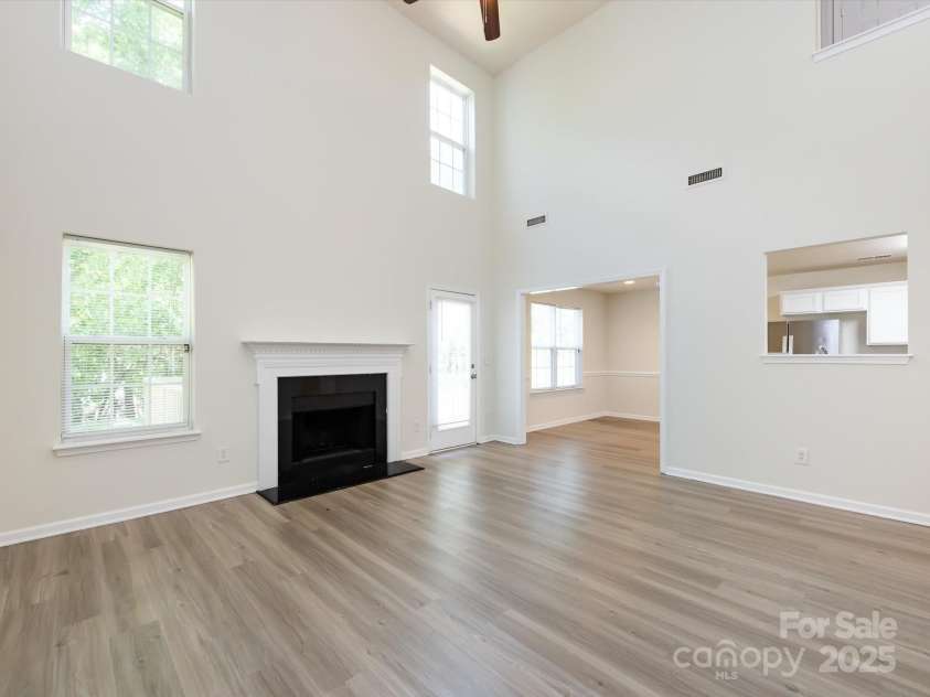 521 Ellingsworth Lane, Charlotte, NC 28214.  MLS# CAR4252479, YatesRealty ID 15310. Living room