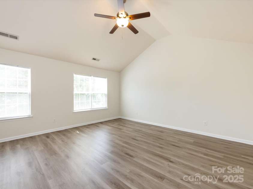 521 Ellingsworth Lane, Charlotte, NC 28214.  MLS# CAR4252479, YatesRealty ID 15310. Primary suite