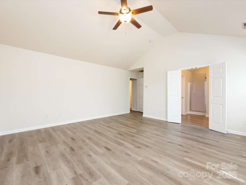 521 Ellingsworth Lane, Charlotte, NC 28214.  MLS# CAR4252479, YatesRealty ID 15310. Primary suite