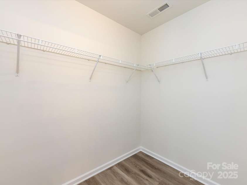 521 Ellingsworth Lane, Charlotte, NC 28214.  MLS# CAR4252479, YatesRealty ID 15310. Primary walk in closet