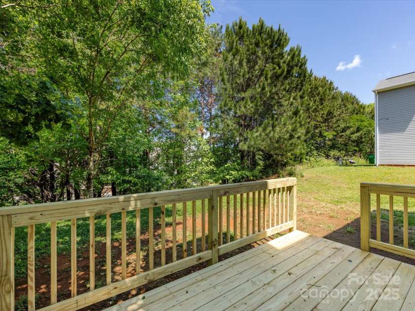 521 Ellingsworth Lane, Charlotte, NC 28214.  MLS# CAR4252479, YatesRealty ID 15310. Private with plenty of room to play