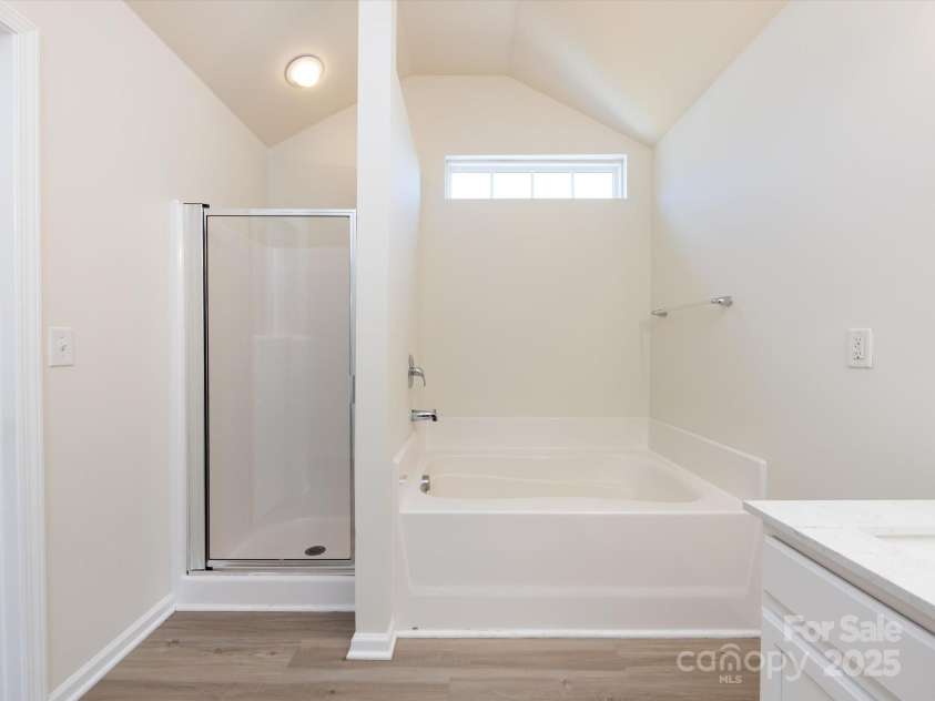 521 Ellingsworth Lane, Charlotte, NC 28214.  MLS# CAR4252479, YatesRealty ID 15310. Walk in shower and soaking tub