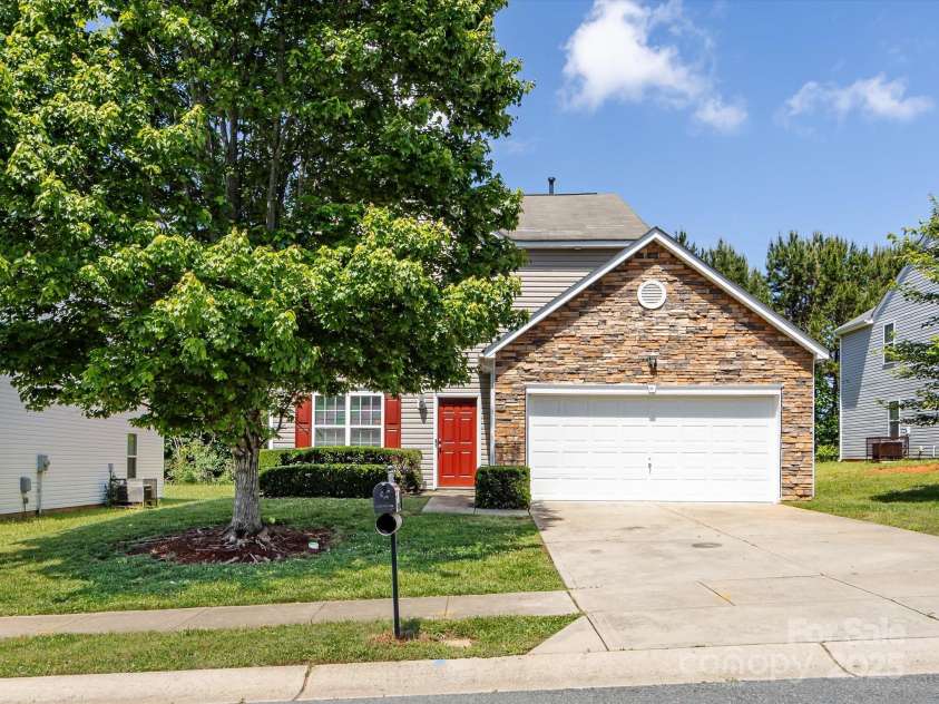 521 Ellingsworth Lane, Charlotte, NC 28214.  MLS# CAR4252479, YatesRealty ID 15310. Welcome home!