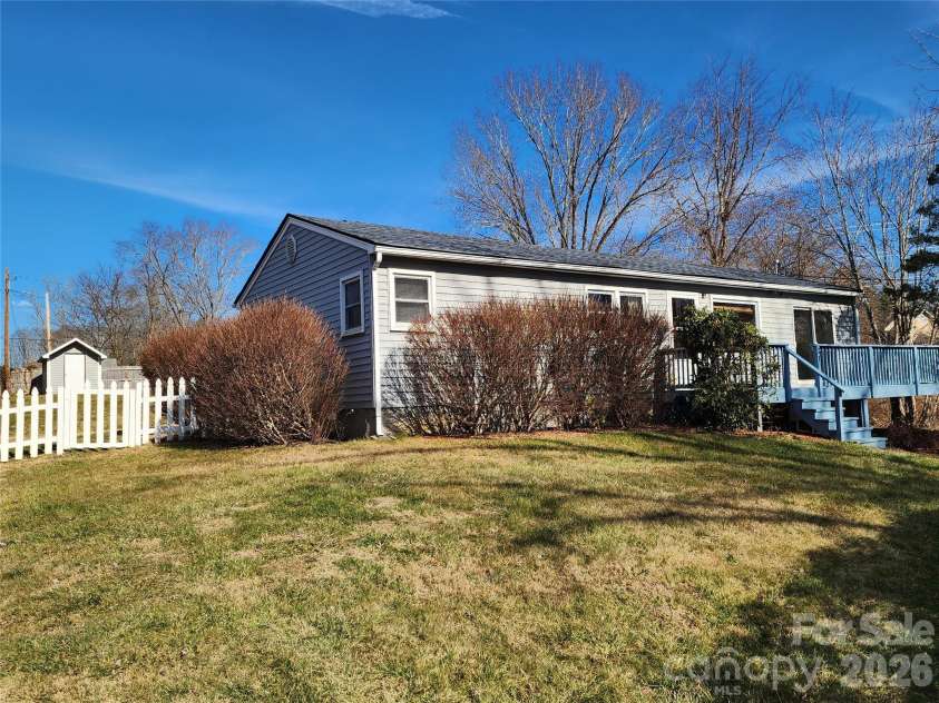 31 Stanley Street, Candler, NC 28715.  MLS# CAR4331105, YatesRealty ID 15311. 