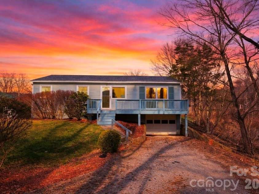 31 Stanley Street, Candler, NC 28715.  MLS# CAR4331105, YatesRealty ID 15311. 