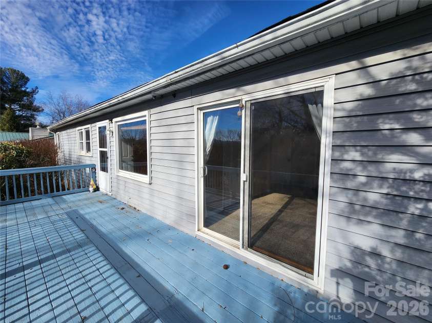 31 Stanley Street, Candler, NC 28715.  MLS# CAR4331105, YatesRealty ID 15311. 