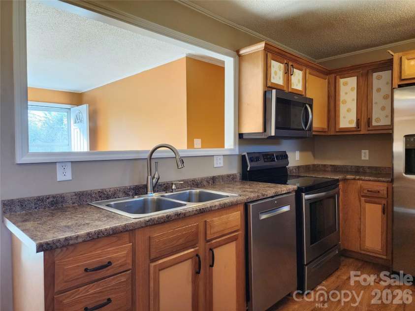 31 Stanley Street, Candler, NC 28715.  MLS# CAR4331105, YatesRealty ID 15311. 