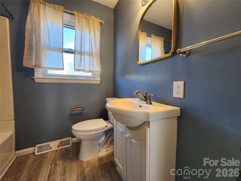31 Stanley Street, Candler, NC 28715.  MLS# CAR4331105, YatesRealty ID 15311. 
