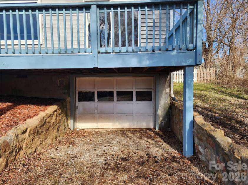 31 Stanley Street, Candler, NC 28715.  MLS# CAR4331105, YatesRealty ID 15311. 