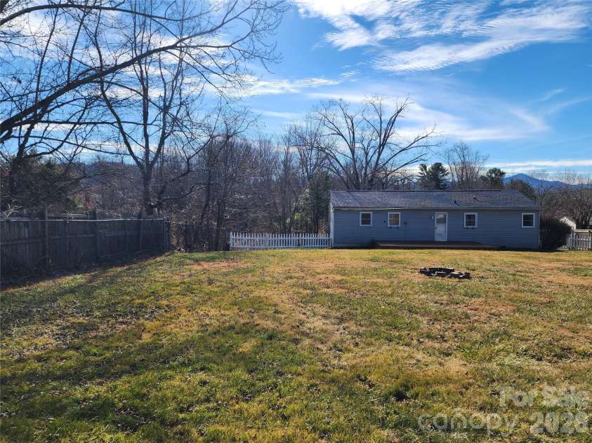 31 Stanley Street, Candler, NC 28715.  MLS# CAR4331105, YatesRealty ID 15311. 