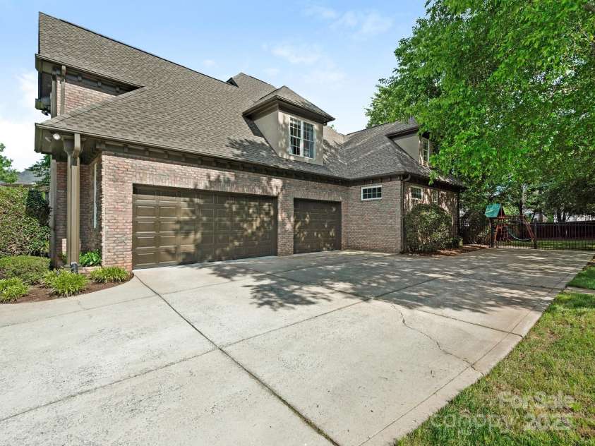 1814 Therrell Farms Road, Waxhaw, NC 28173.  MLS# CAR4257408, YatesRealty ID 15312. 3 Car Garage