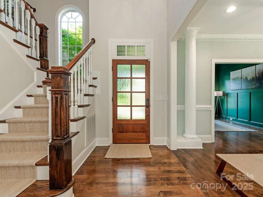 1814 Therrell Farms Road, Waxhaw, NC 28173.  MLS# CAR4257408, YatesRealty ID 15312. Foyer