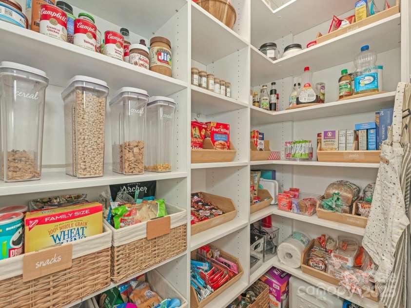 1814 Therrell Farms Road, Waxhaw, NC 28173.  MLS# CAR4257408, YatesRealty ID 15312. Pantry