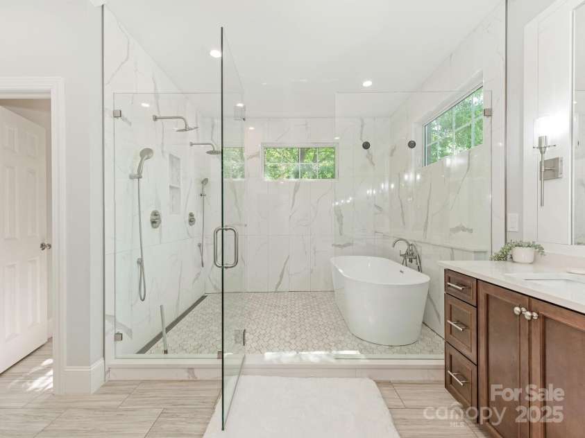 1814 Therrell Farms Road, Waxhaw, NC 28173.  MLS# CAR4257408, YatesRealty ID 15312. Primary Bath