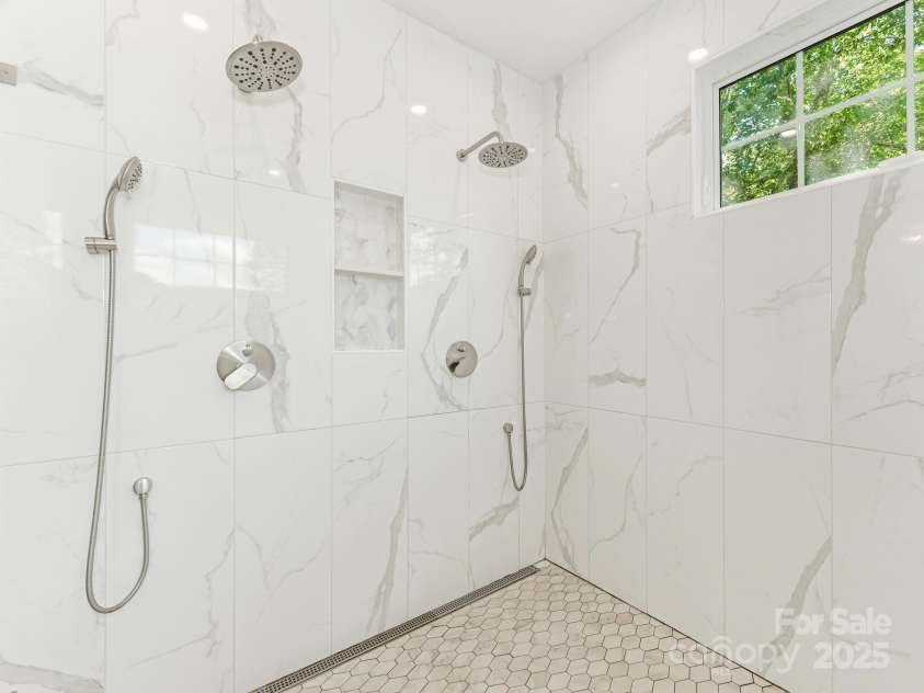 1814 Therrell Farms Road, Waxhaw, NC 28173.  MLS# CAR4257408, YatesRealty ID 15312. Primary Bath