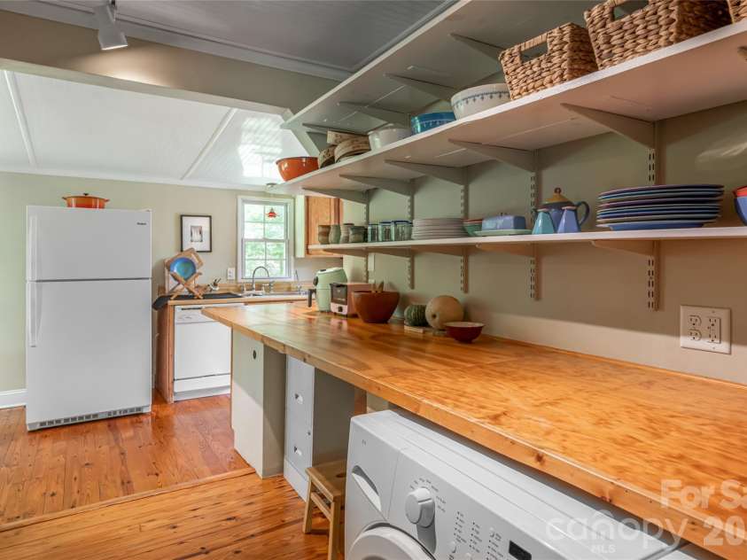 75 Cisco Road, Asheville, NC 28805.  MLS# CAR4277193, YatesRealty ID 15312. 