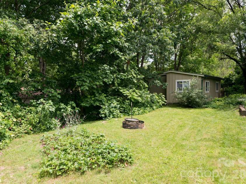 75 Cisco Road, Asheville, NC 28805.  MLS# CAR4277193, YatesRealty ID 15312. Spacious and Private Oasis 