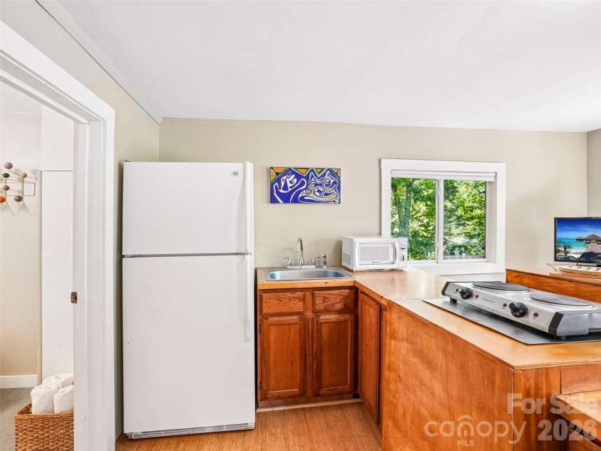 75 Cisco Road, Asheville, NC 28805.  MLS# CAR4425797, YatesRealty ID 15312. Cottage kitchen