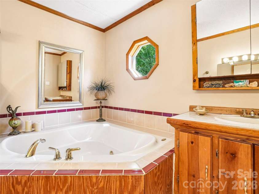 75 Cisco Road, Asheville, NC 28805.  MLS# CAR4425797, YatesRealty ID 15312. Full bath, South primary suite