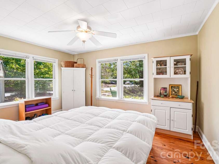 75 Cisco Road, Asheville, NC 28805.  MLS# CAR4425797, YatesRealty ID 15312. Primary suite-South side