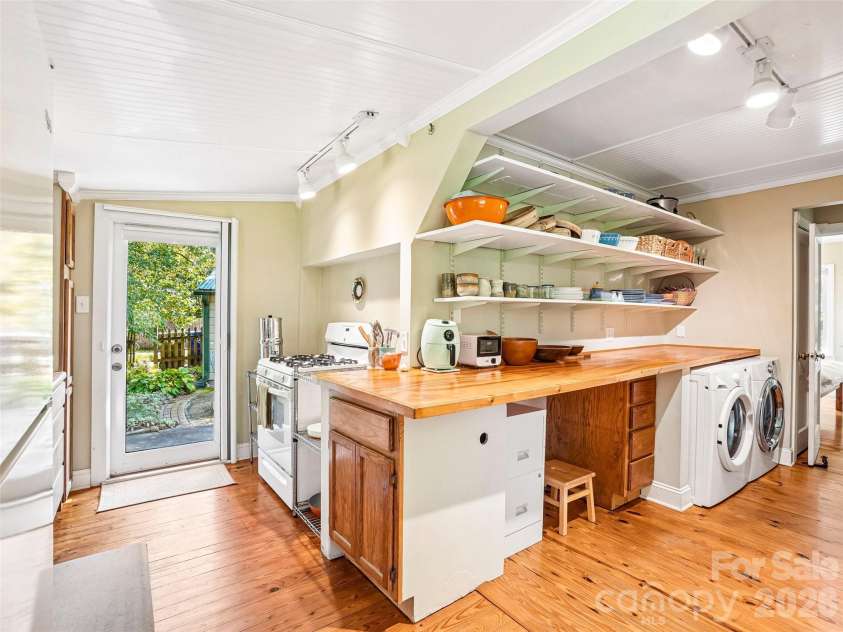 75 Cisco Road, Asheville, NC 28805.  MLS# CAR4425797, YatesRealty ID 15312. So charming!