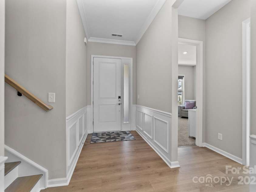 197 Tetcott Street, Mooresville, NC 28115.  MLS# CAR4238933, YatesRealty ID 15313. Front foyer/entryway.