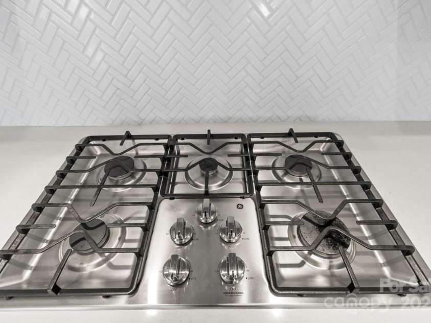 197 Tetcott Street, Mooresville, NC 28115.  MLS# CAR4238933, YatesRealty ID 15313. Gas range - just what many ask for!
