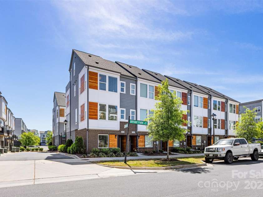 2123 Bryant Park Drive, Charlotte, NC 28208.  MLS# CAR4252518, YatesRealty ID 15314. Ample street parking