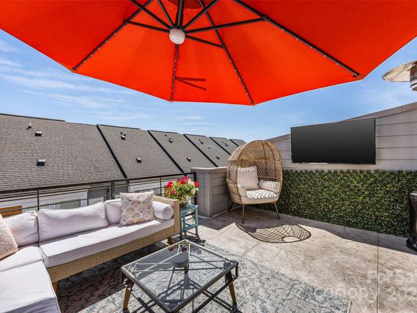 2123 Bryant Park Drive, Charlotte, NC 28208.  MLS# CAR4252518, YatesRealty ID 15314. Rooftop terrace