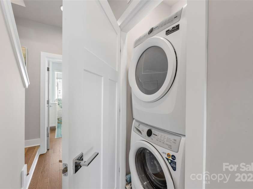 2123 Bryant Park Drive, Charlotte, NC 28208.  MLS# CAR4252518, YatesRealty ID 15314. Washer and dryer convey