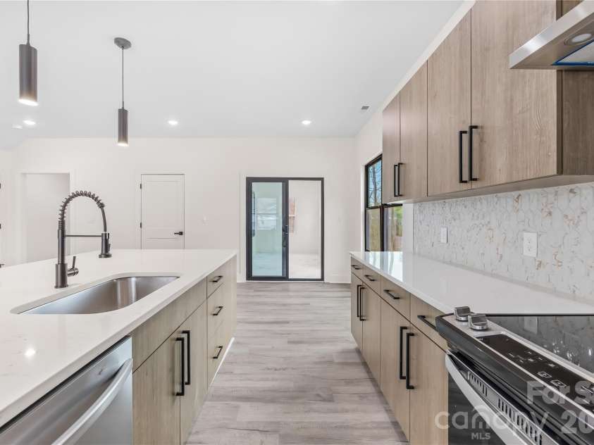 5113 Banfshire Road, Charlotte, NC 28215.  MLS# CAR4390284, YatesRealty ID 15314. 