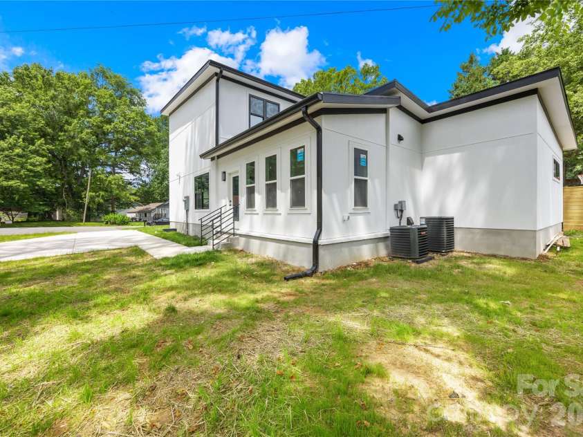5113 Banfshire Road, Charlotte, NC 28215.  MLS# CAR4390284, YatesRealty ID 15314. 