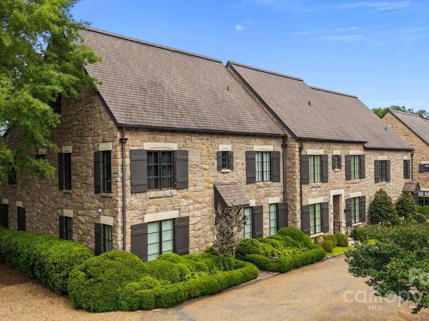 1550 High Street, Charlotte, NC 28211.  MLS# CAR4251602, YatesRealty ID 15315. 
