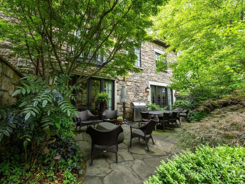 1550 High Street, Charlotte, NC 28211.  MLS# CAR4251602, YatesRealty ID 15315. 
