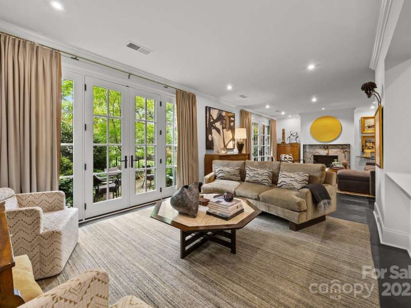 1550 High Street, Charlotte, NC 28211.  MLS# CAR4251602, YatesRealty ID 15315. 