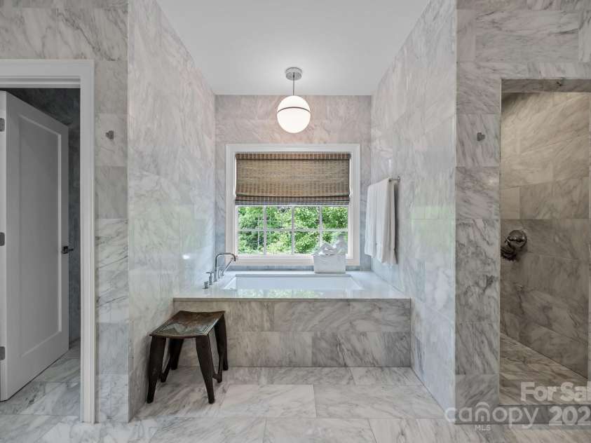1550 High Street, Charlotte, NC 28211.  MLS# CAR4251602, YatesRealty ID 15315. 