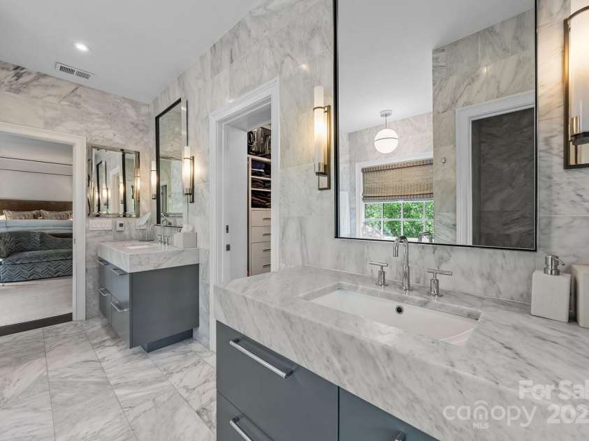 1550 High Street, Charlotte, NC 28211.  MLS# CAR4251602, YatesRealty ID 15315. 